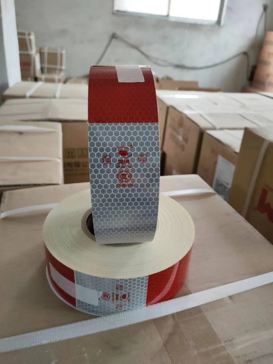 nhãn dán, nhãn hiệu Dom, phản chiếu đỏ và trắng, nhãn dán hàng năm, phản chiếu quốc gia.