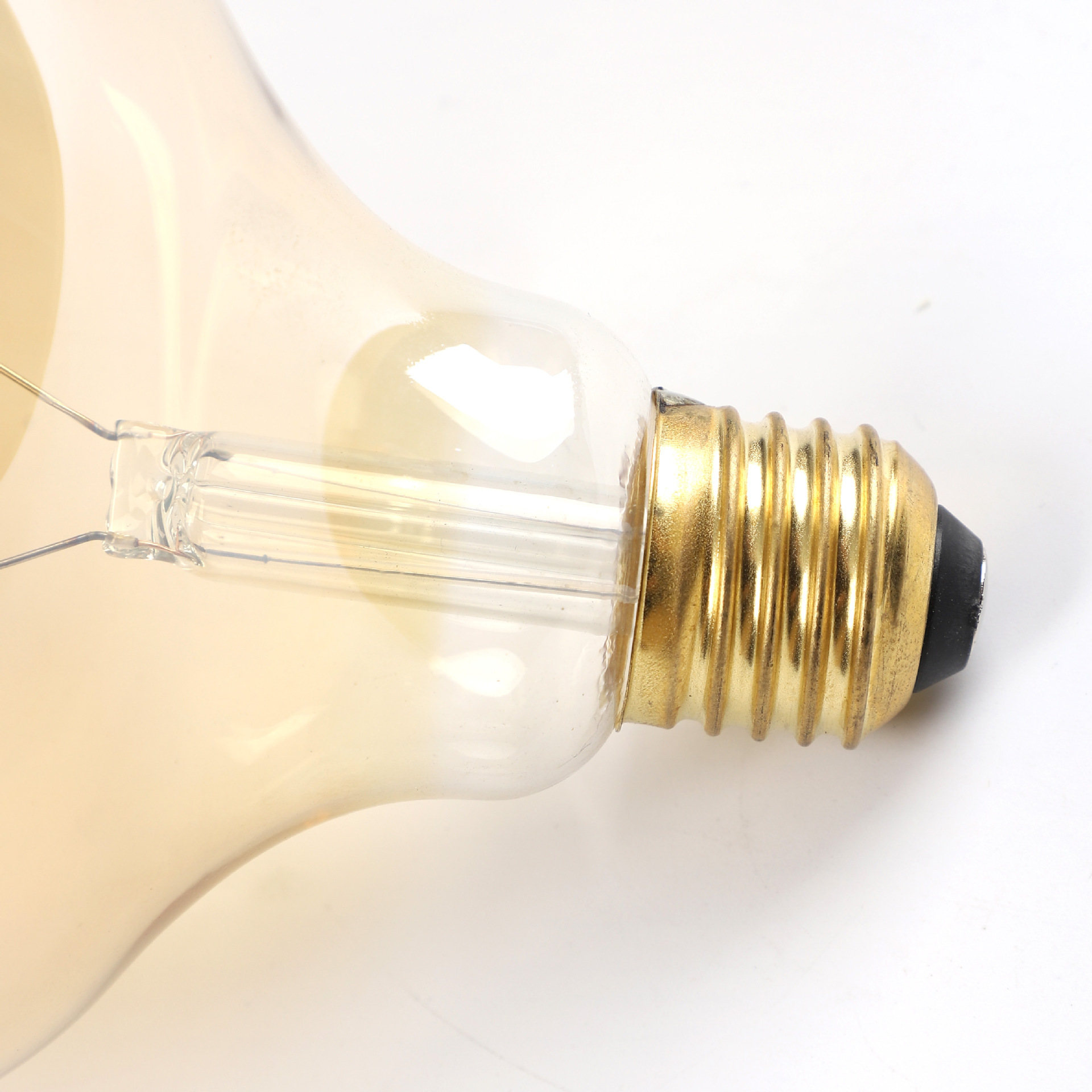 Edison's lantern bulb retro-filamental locator energy protects the eye's creative mirat's yellow light led bulb.