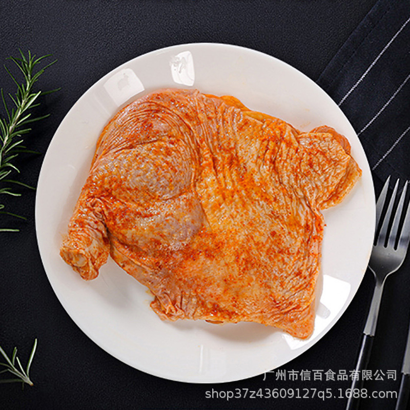Gà nướng sa mạc exconia đen với tỏi và gà ấu trùng với thịt gà Orléans cho công việc.