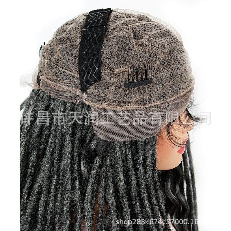 Omei's braid is full of braids, two curvatures and a needle and a curvature.