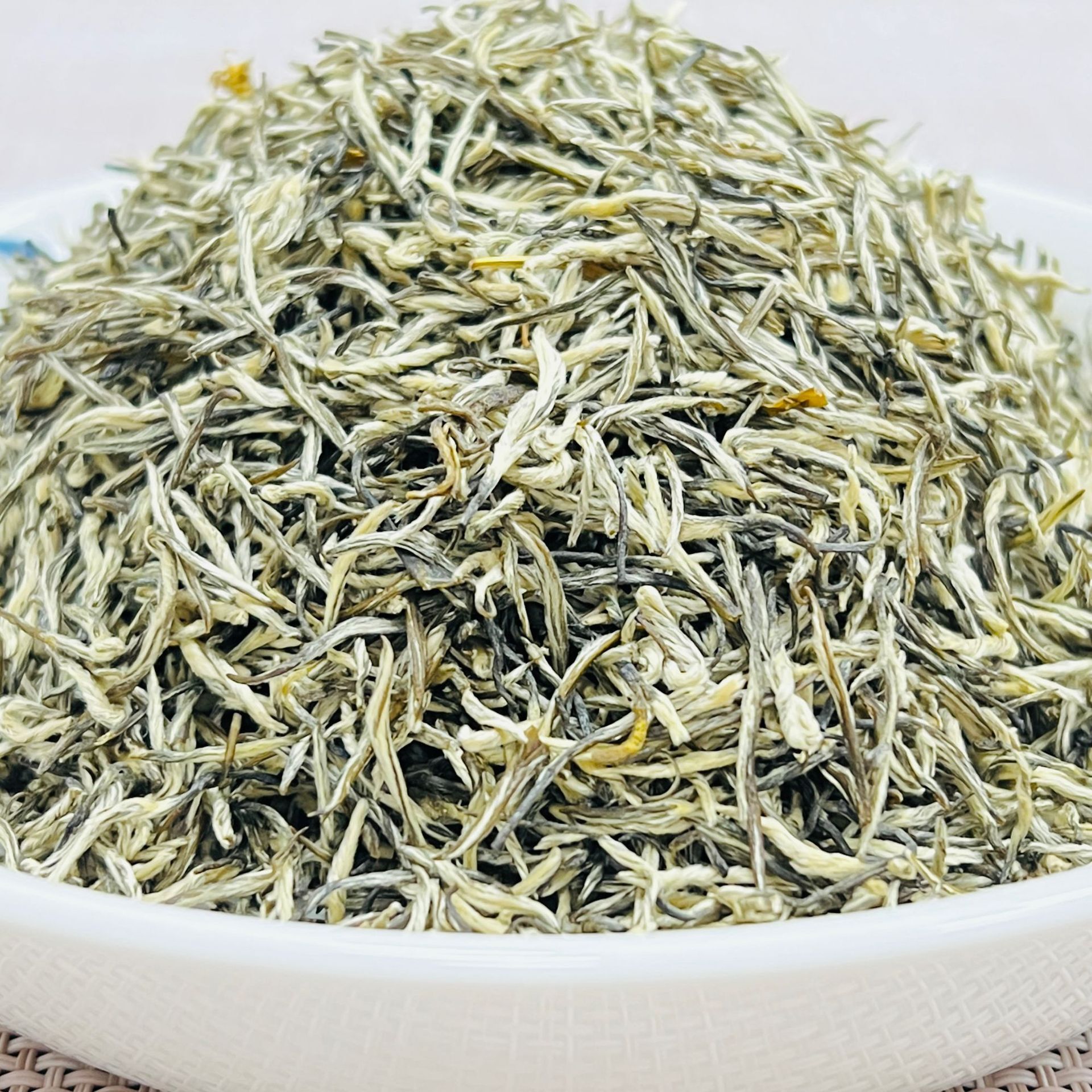 Cây kim của Jasmine, trà hoa nhài mới ở hạt Guangxico, mầm của những chồi và bong bóng.