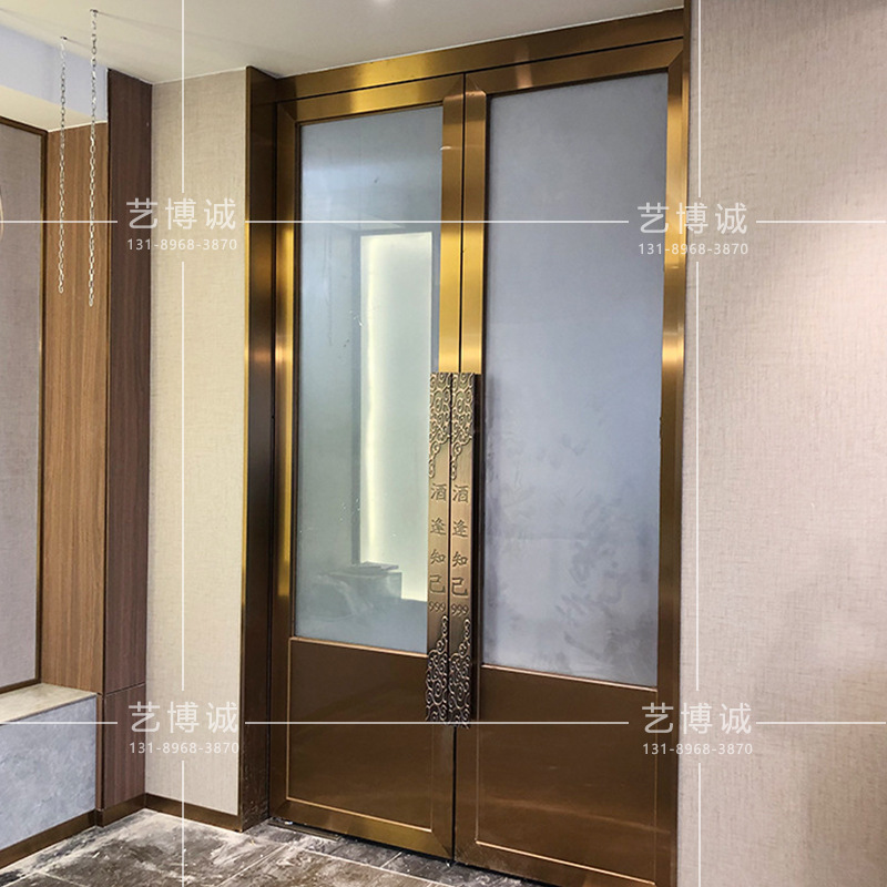 Customize champagne gold stainless steel doors, spring spring doors, stainless steel glass doors at hotel fairs.