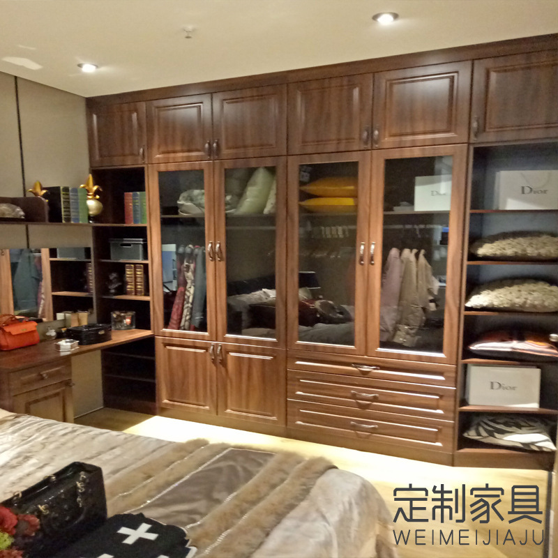 Professional supply for the sale of tailor-made closets