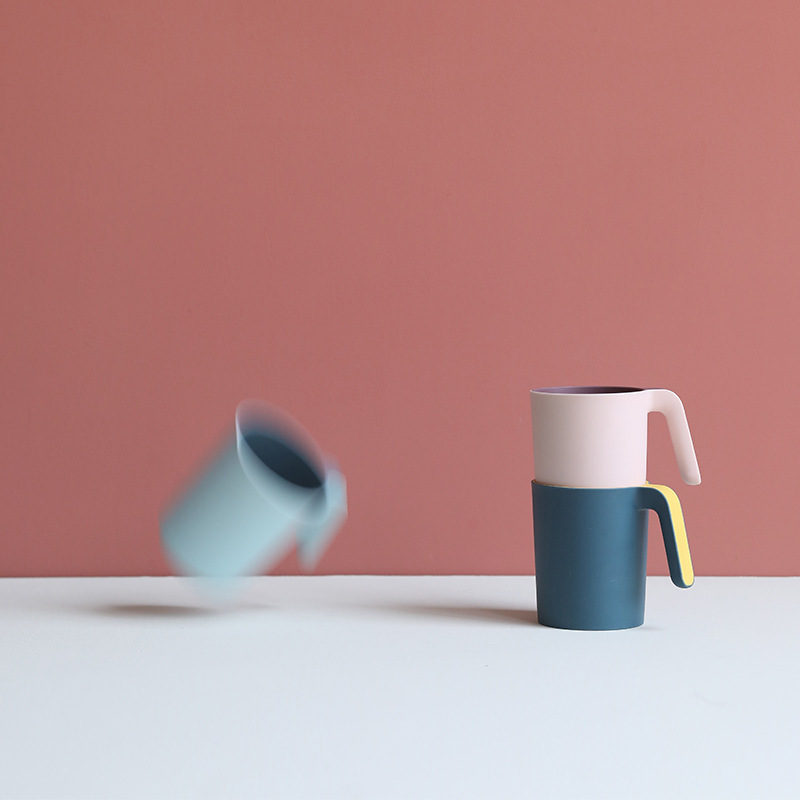 Taste design, double-coloured mouth-washing cups, original compact hands-washing cups, home-brushing couple-brushing toothbrushes.