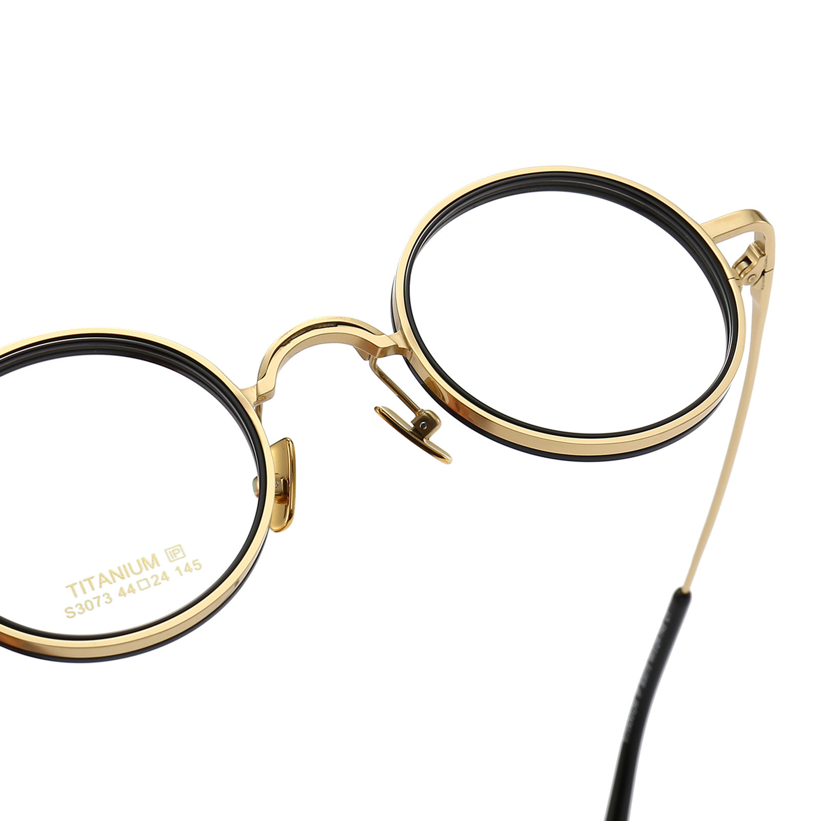 The manufacturer's supply is pure glasses with super-light retrospect frames.