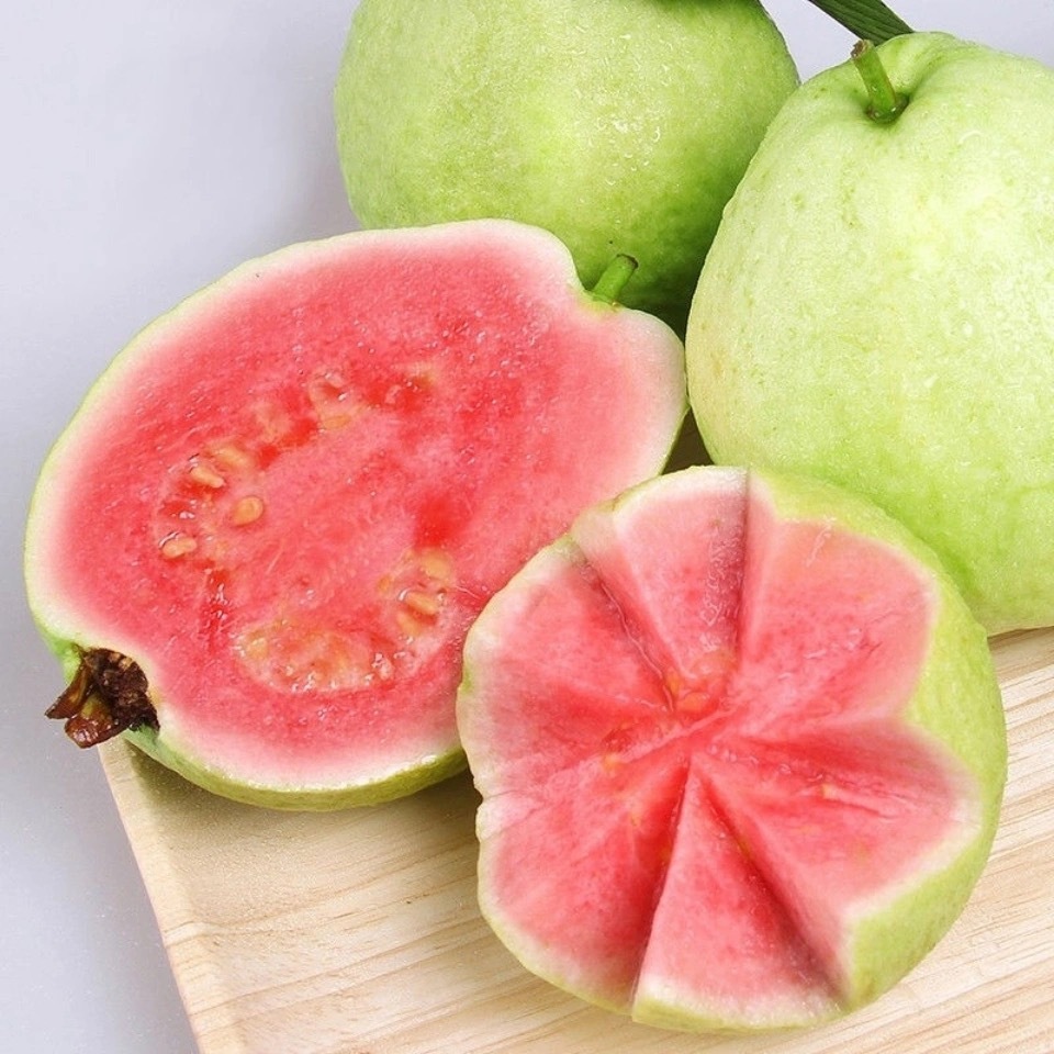 Guangxi heart-carbing pomegranates in fresh season.