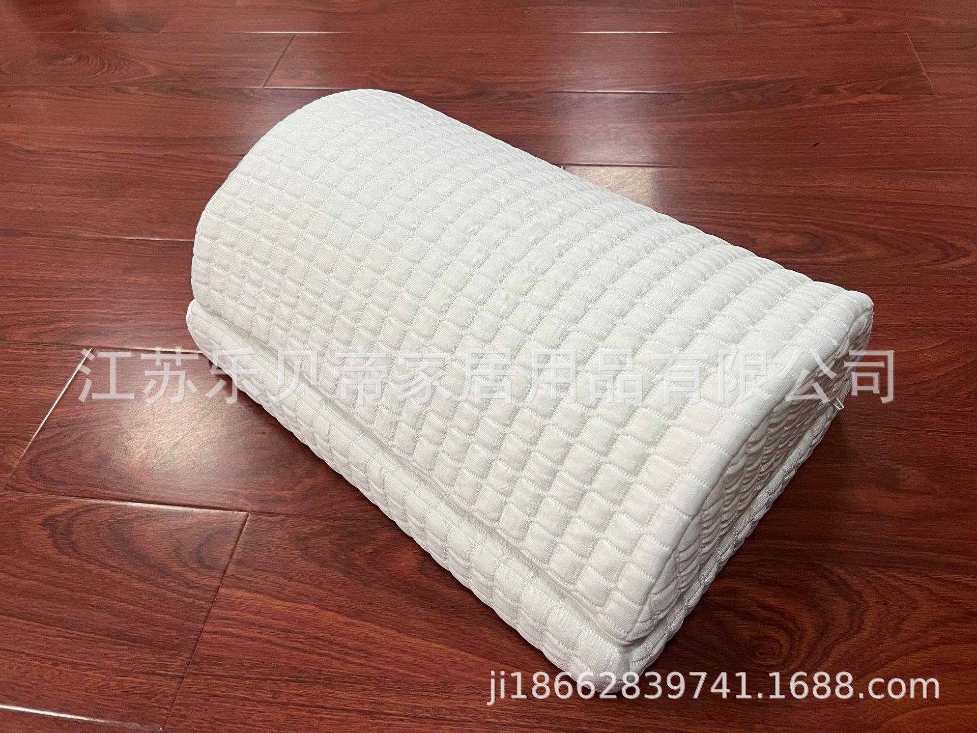 A half-round foot pad, a sponge foot pad, a half-round pad, a sponge half-round pad.