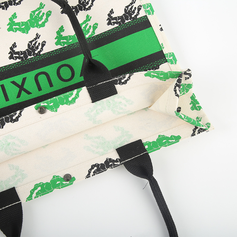 Creative sacks, shopping bags. Fashion-capable students, fashion bags.