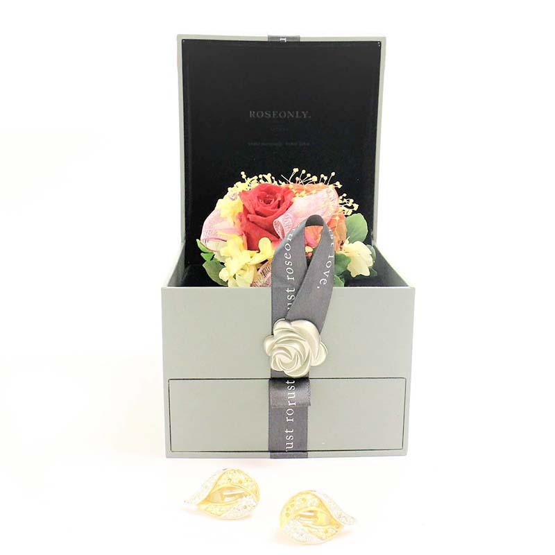 Wholesale of a box of flowers with a box of flowers in a box of jewelry.