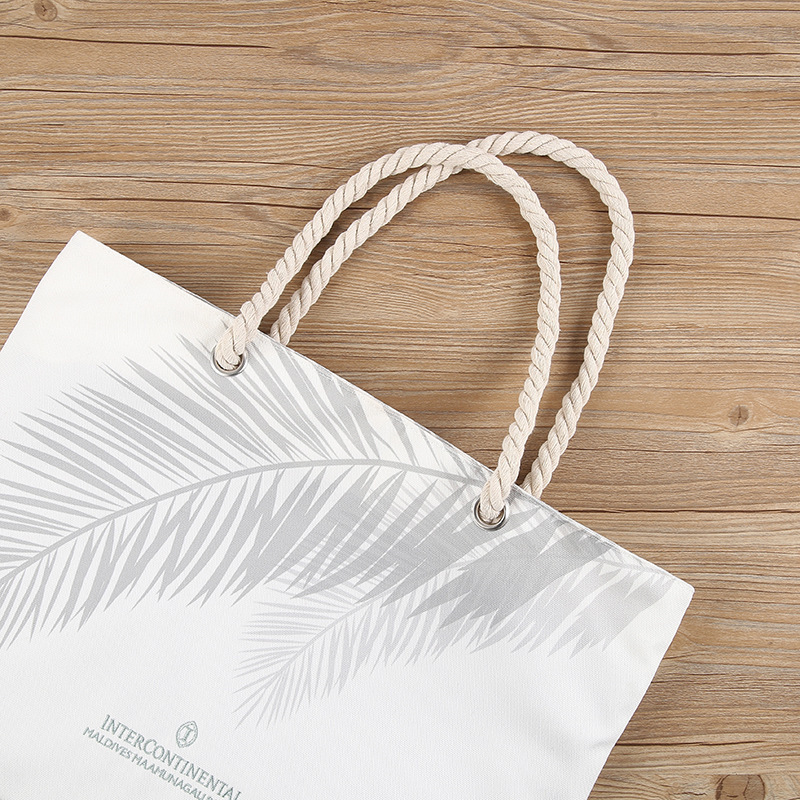 New, large-capacity multi-purpose recreational tour with a two-hour bag with hand-carved canvas and commuting bags.