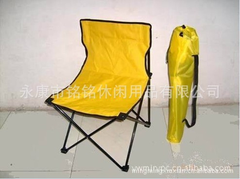 Outdoor folding of tables and chairs, camping for roasted aluminum alloys driving their own beach, protecting themselves from out-of-sea folding chairs.