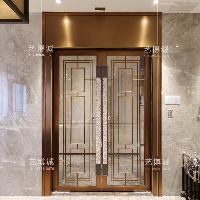 Customize champagne gold stainless steel doors, spring spring doors, stainless steel glass doors at hotel fairs.