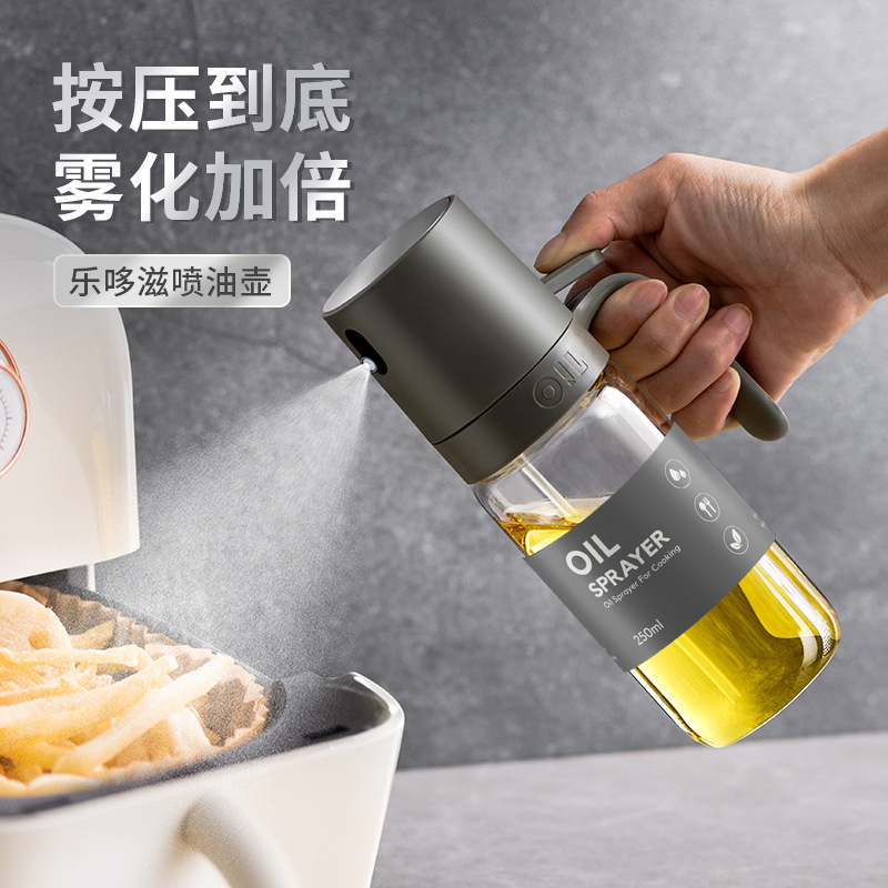 Nhà bếp ấm nước bằng thép không rỉ với những ống dầu phun để bảo vệ không khí khỏi bị tràn.