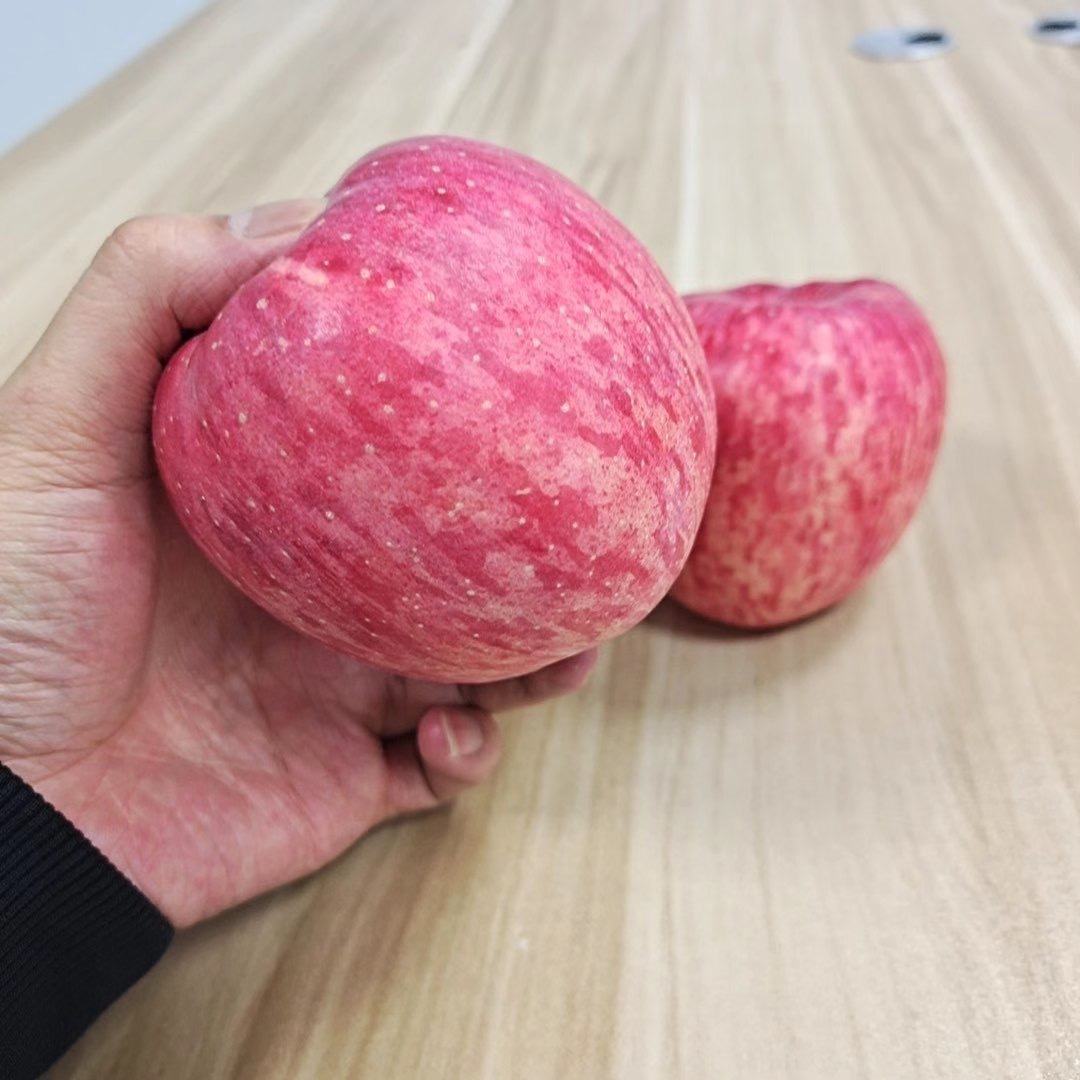 All year long, I've been supplying a whole box of fruit and juice-rich pregnant women with fresh apples.