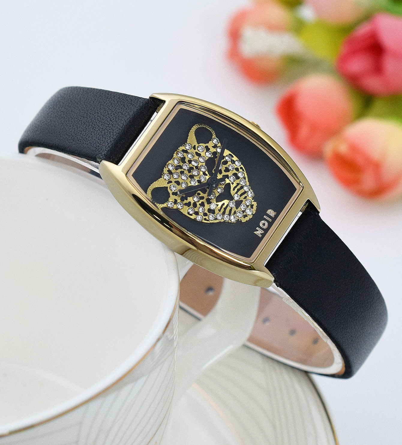 The source factory crosses the border and provides a high-end, light luxurious watch for the lady with a watch.