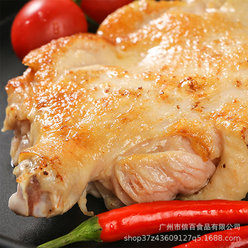 Gà nướng sa mạc exconia đen với tỏi và gà ấu trùng với thịt gà Orléans cho công việc.