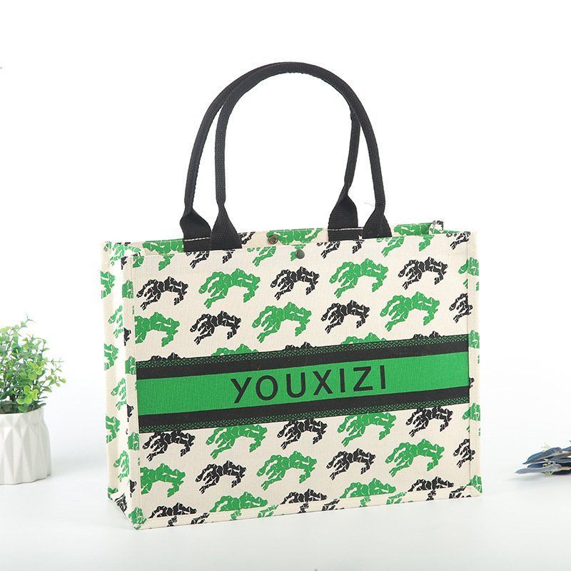 Creative sacks, shopping bags. Fashion-capable students, fashion bags.