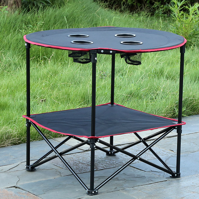 The outdoors camp with the folding table, the Oxford air-breeding barbeque and the picnic table.