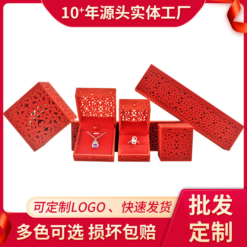 The manufacturer customised the red velvet ring box, the DIY personal necklace box.