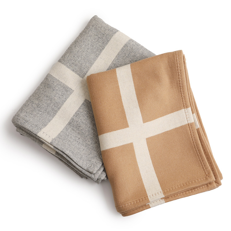 Travel blankets, four seasons of pure wool nap blankets, about 2024 new family white strip-crossing blankets.