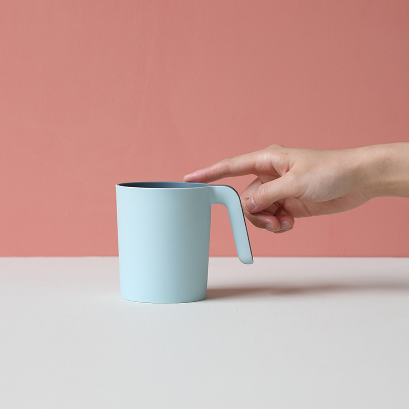Taste design, double-coloured mouth-washing cups, original compact hands-washing cups, home-brushing couple-brushing toothbrushes.