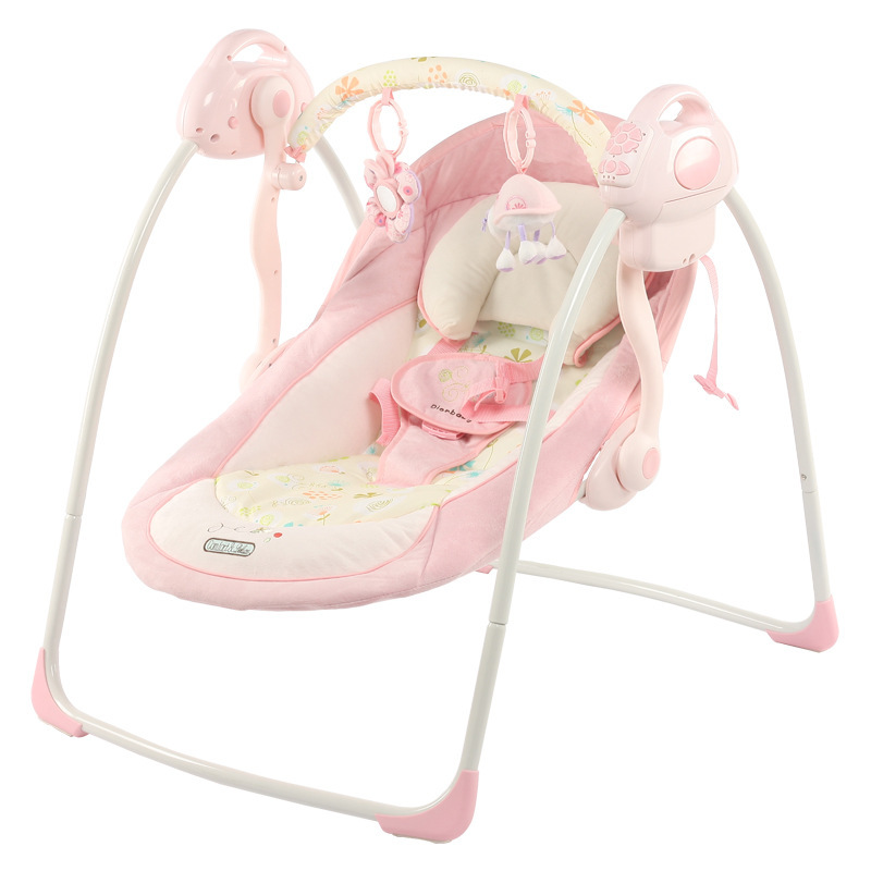 The baby shakes his chair and sleeps with an instrument that calms the newborn child in his bed.