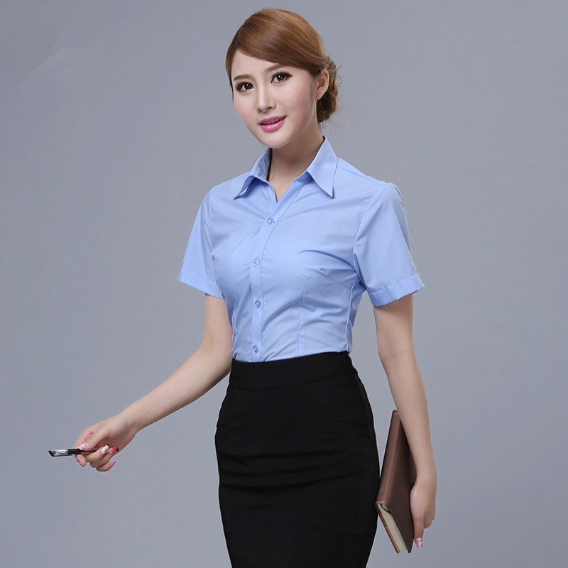 Summer short-sleeve business shirts are being worn by workshop attendants for the sale of shirts and bank insurance shirts