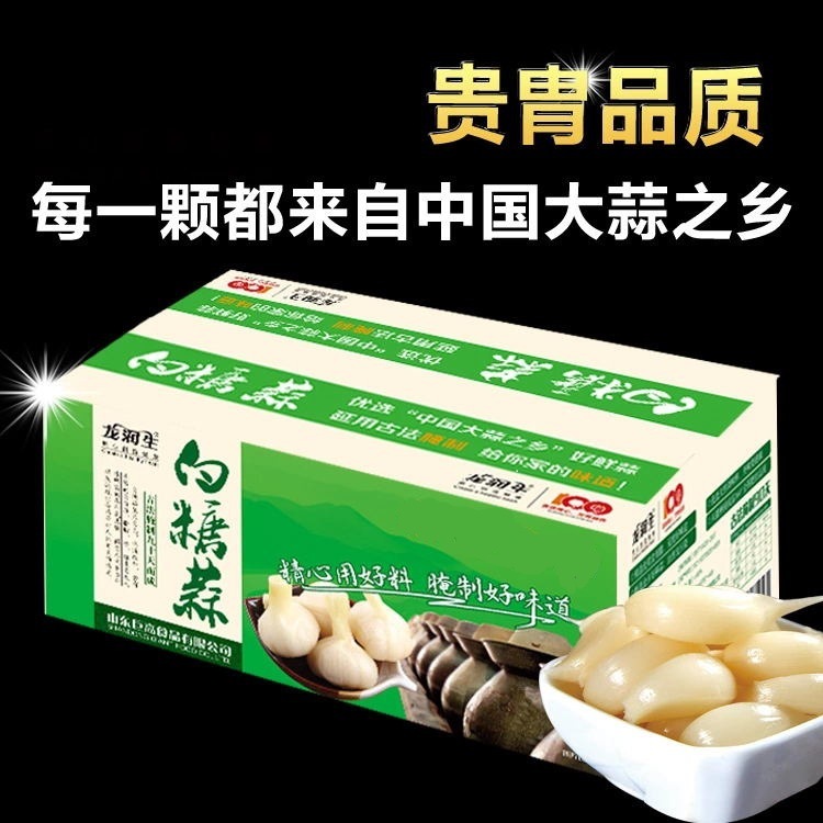 Ten kilos of greasy garlic in a box.