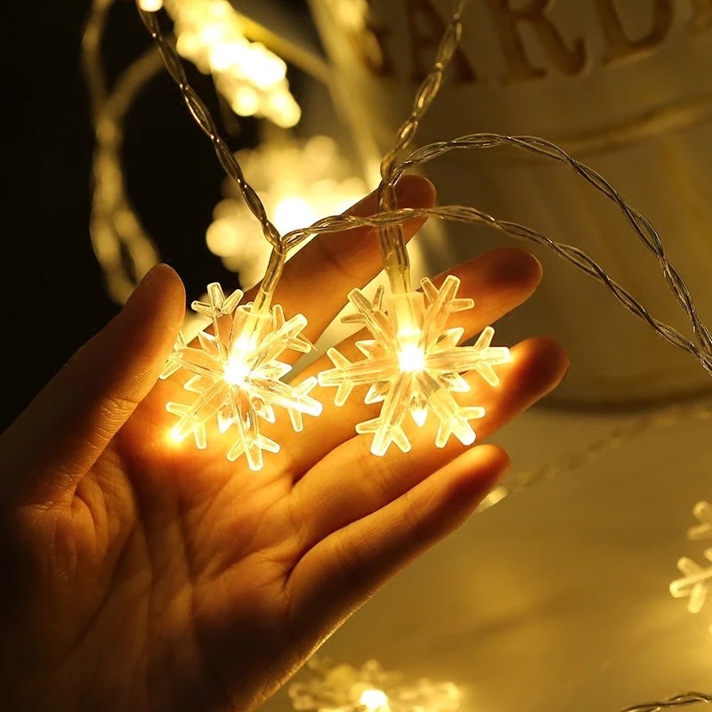 LED Snow Lanterns with Christmas Decoration Lights with Lights on Christmas Day