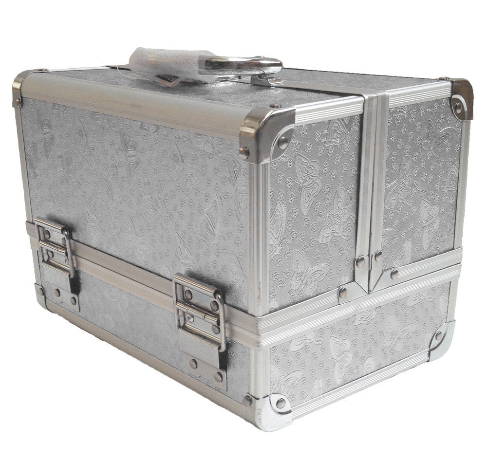 Double-opened aluminum alloy make-up case.