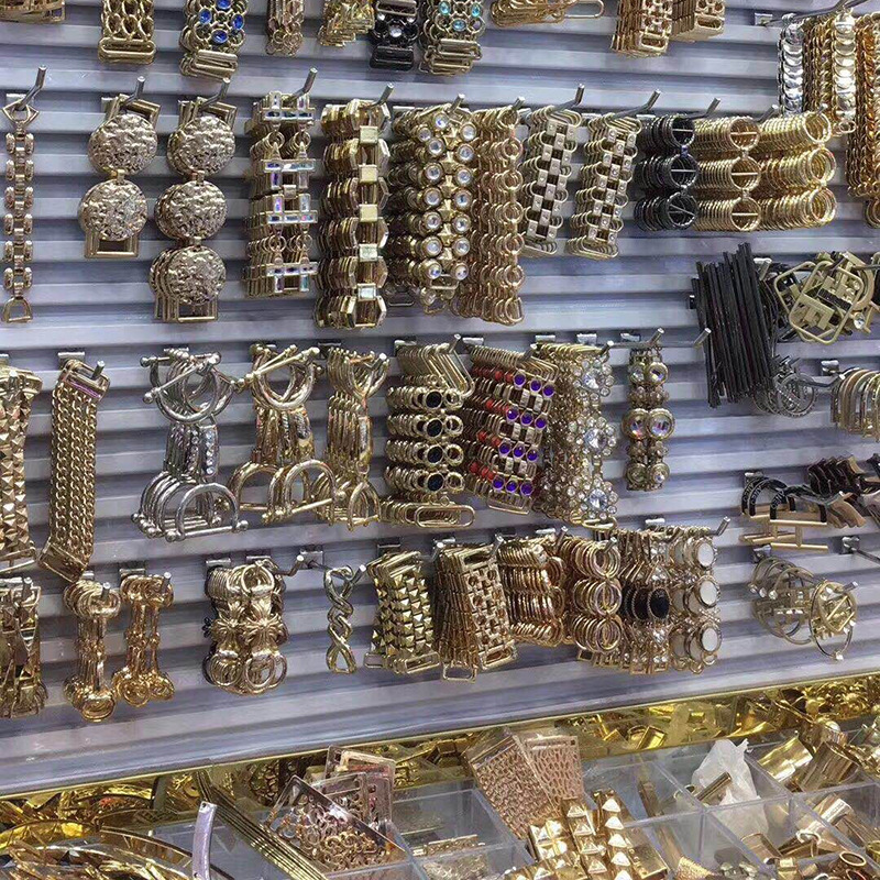 Cung cấp tiền mặt, phần cứng như thắt lưng, nút trang trí, vàng nhạt, nút trang trí.