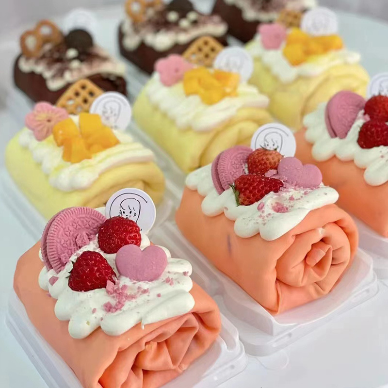 Một hộp bánh trái cây hút khăn, một gói bánh nướng Trung Quốc gồm những gói thức ăn nướng.
