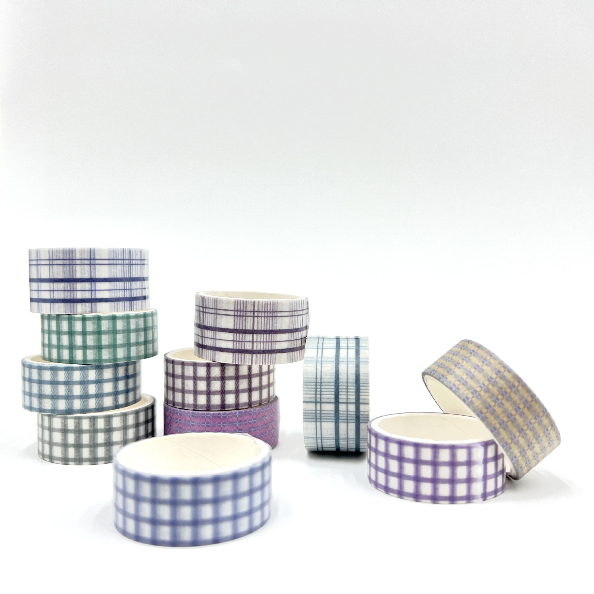 Băng keo và băng dính của Morandi đã được sắp xếp để được phủ đầy cỏ và phủ đầy băng dính.