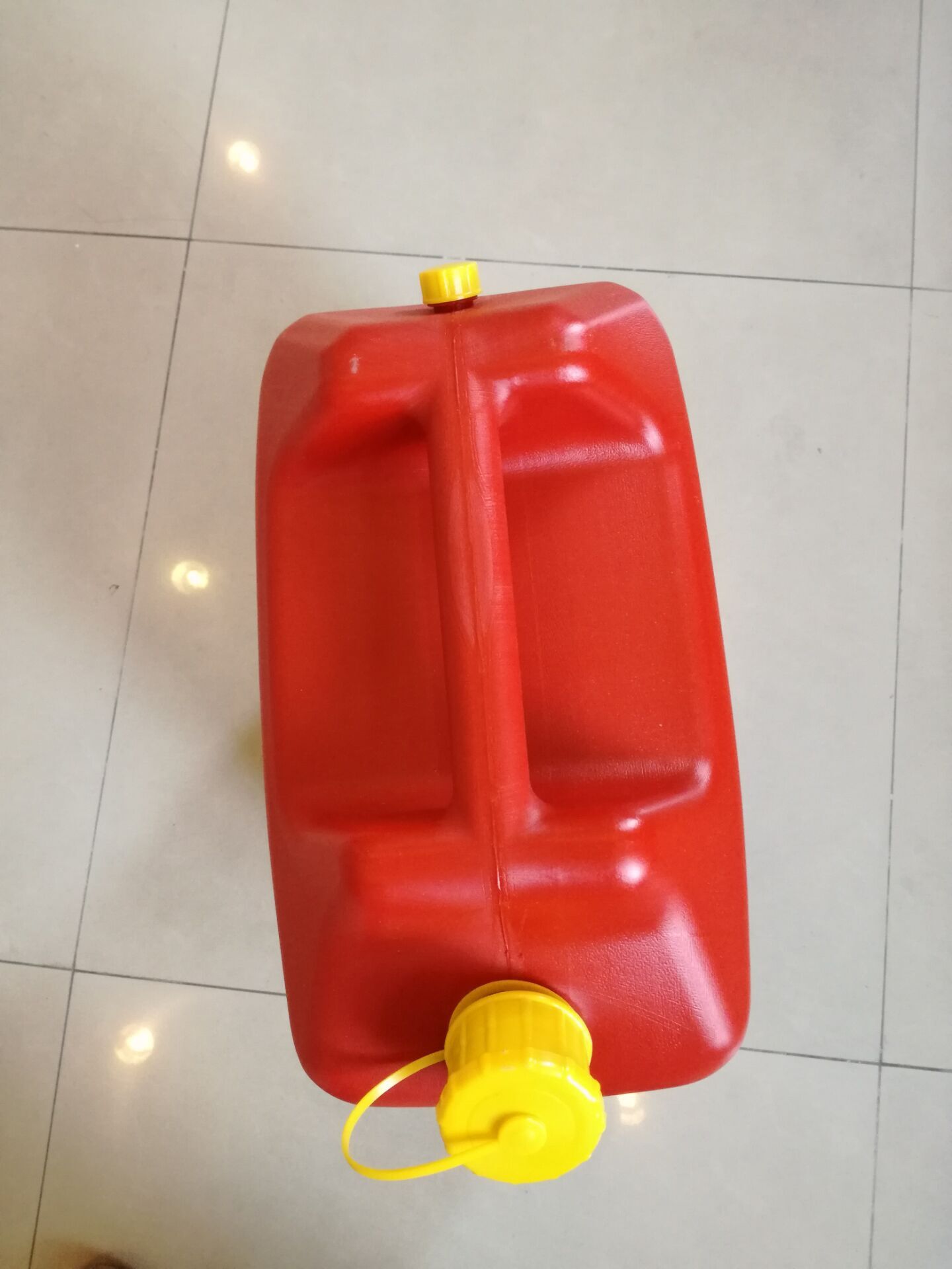 20L plastic gasoline drums, diesel drums, portable oil drums, PE material, source factory.