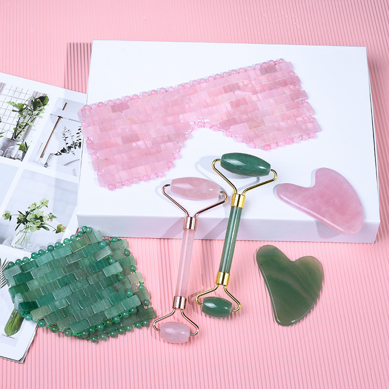 A pink and jade roller suit, eye mask shaving plate box, pink crystal eye curtains.