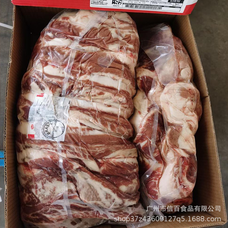 Nó đang đóng cửa nguồn cung cấp cho nhà máy nhập khẩu của đàn bò đông lạnh 80 hộp phân bón với hàng rào thịt bò đông lạnh.