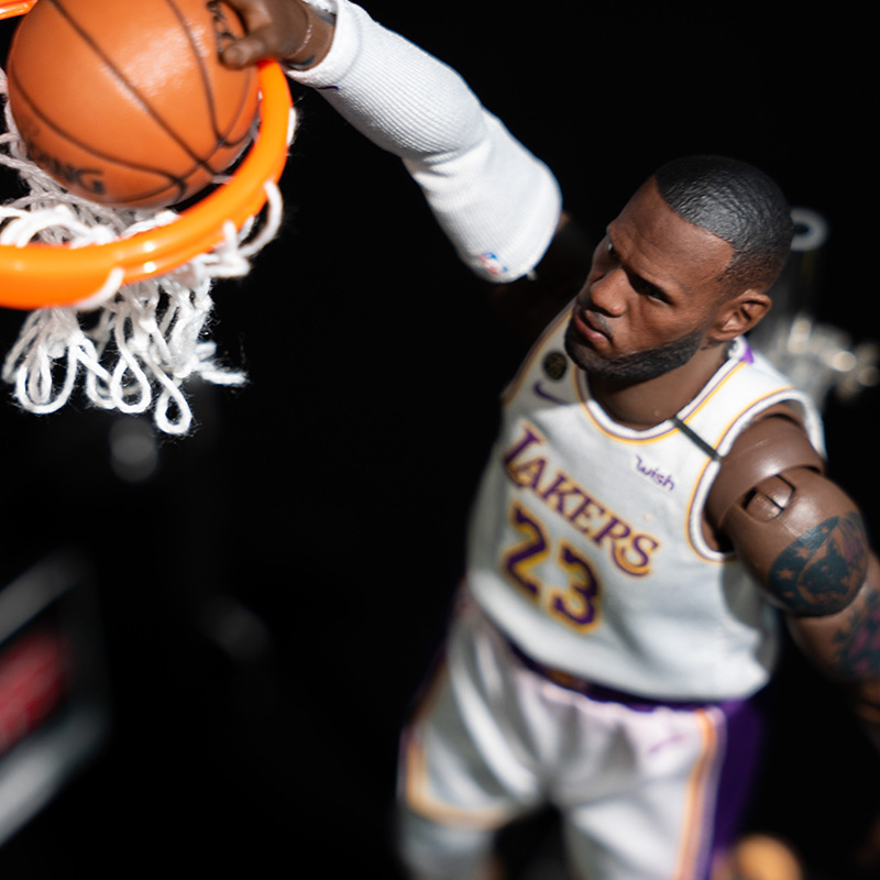 One-nine-nba Basketball Laker James 2021, an all-star, invisible, invisible wax-grade doll.