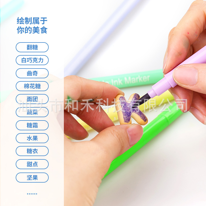 Một cây bút hai màu ăn được trong mực cấp độ thức ăn.
