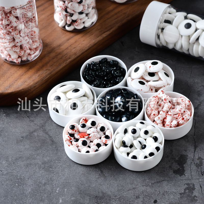 Một cái bánh đường mắt to, mắt nhỏ cho sinh nhật Giáng sinh.