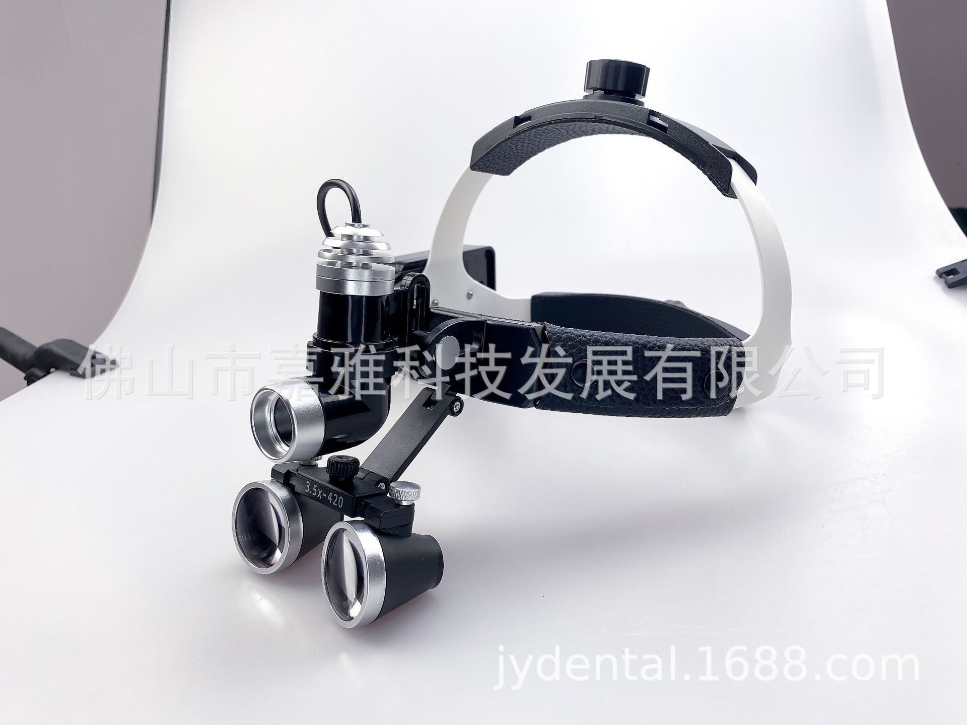 A single headlight dental magnifier 2.5 times 3.5 times the black-headed medical dental device cardiovascular hand