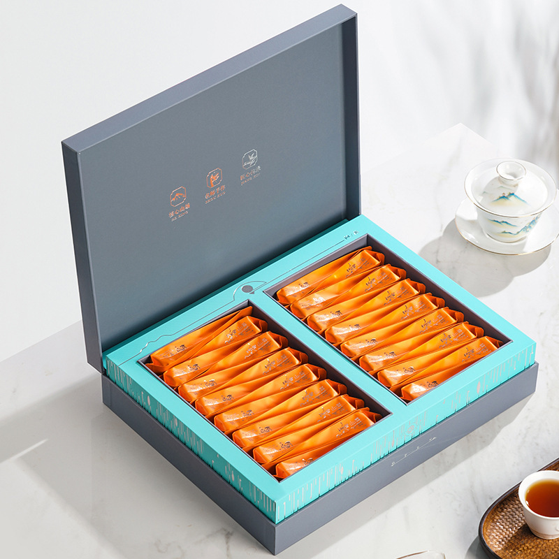 A fragrance tea box with 250 g of ravine tea