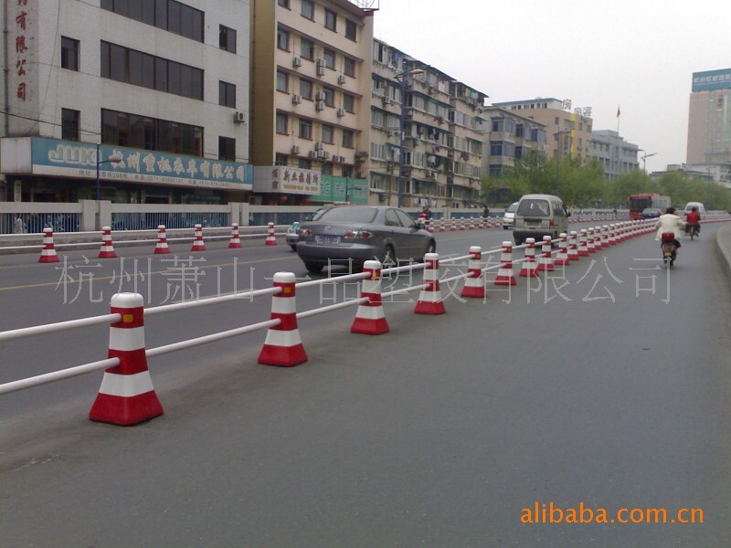 I'm going to supply Xiaoshan's security fence, traffic fence, road fence, quarantine fence.