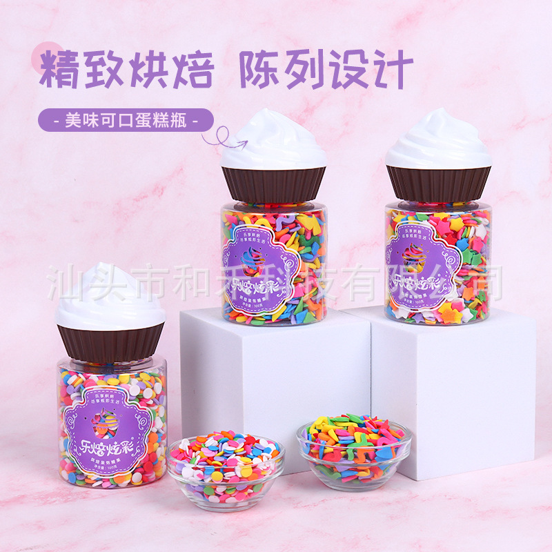 Kẹo đường có thể ăn một miếng bánh hạnh nhân nhiều màu với một cái bánh rán đường.