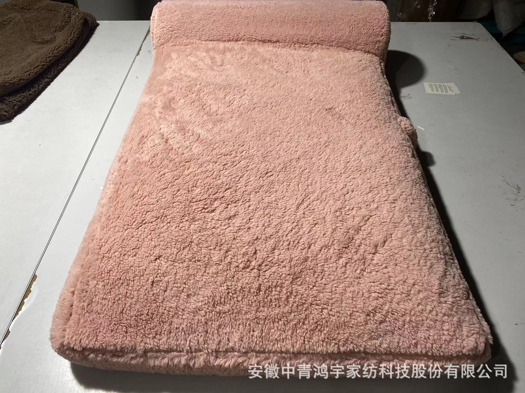 Công ty Nguồn Hong Yunn đã sắp xếp cho con thú cưng hải cẩu nóng bỏng lên giường tán xạ BED