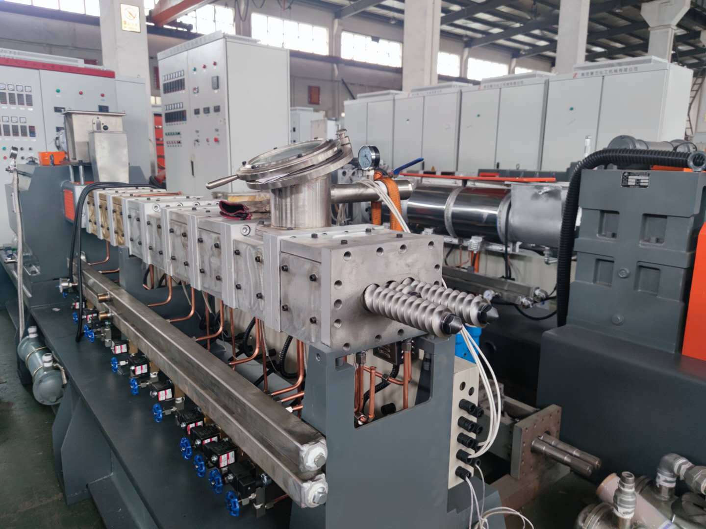 สอง screws สามสกรูหนึ่งสกรูชิ้นส่วนของวัสดุตัดใต้น้ําผู้ผลิตอนุภาคบีบออก