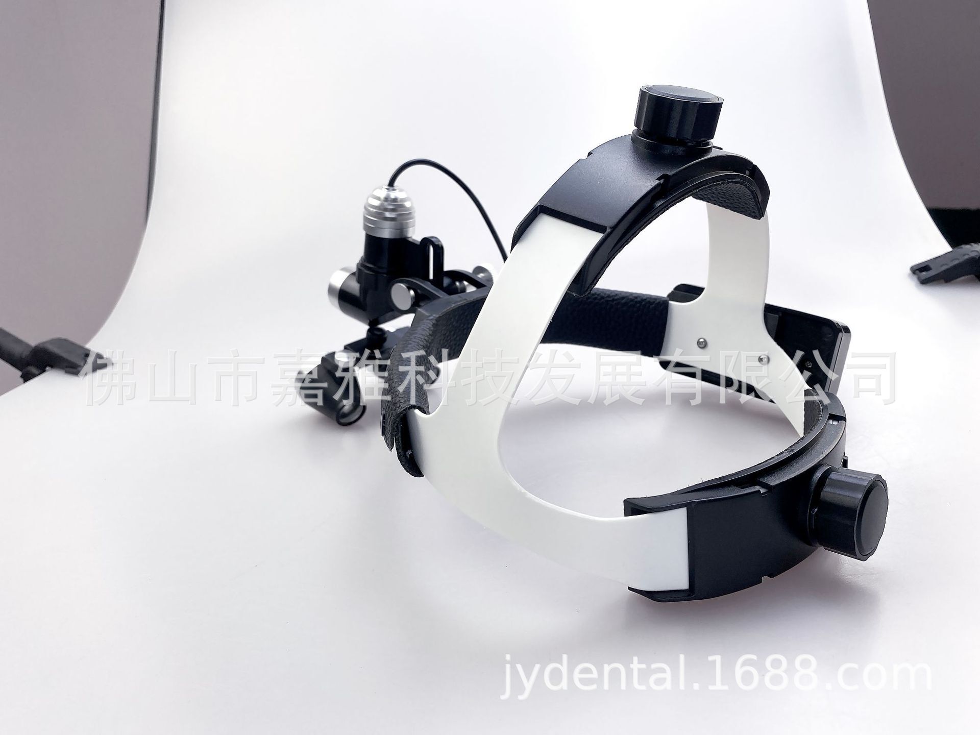 A single headlight dental magnifier 2.5 times 3.5 times the black-headed medical dental device cardiovascular hand