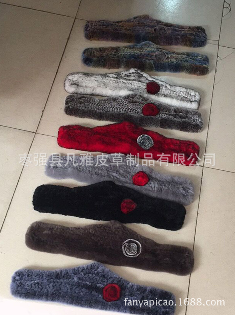 Hebei Camp Vanyapia otters with a twig and a twilight scarf for winter.