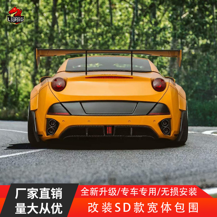 Cho chiếc Ferrari để thay đổi các nắp cửa sau bằng khí cacbon khô.