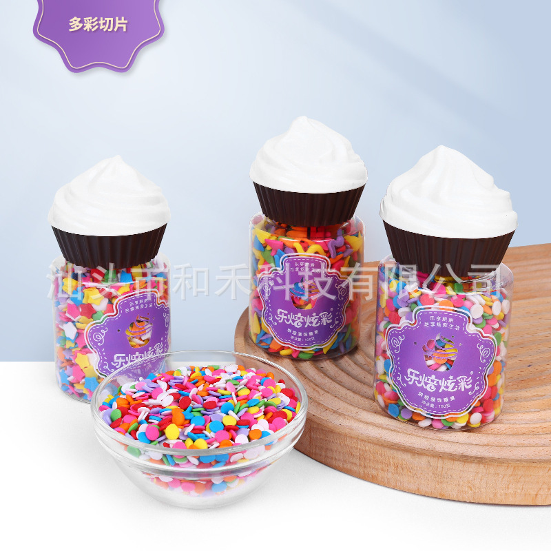Kẹo đường có thể ăn một miếng bánh hạnh nhân nhiều màu với một cái bánh rán đường.