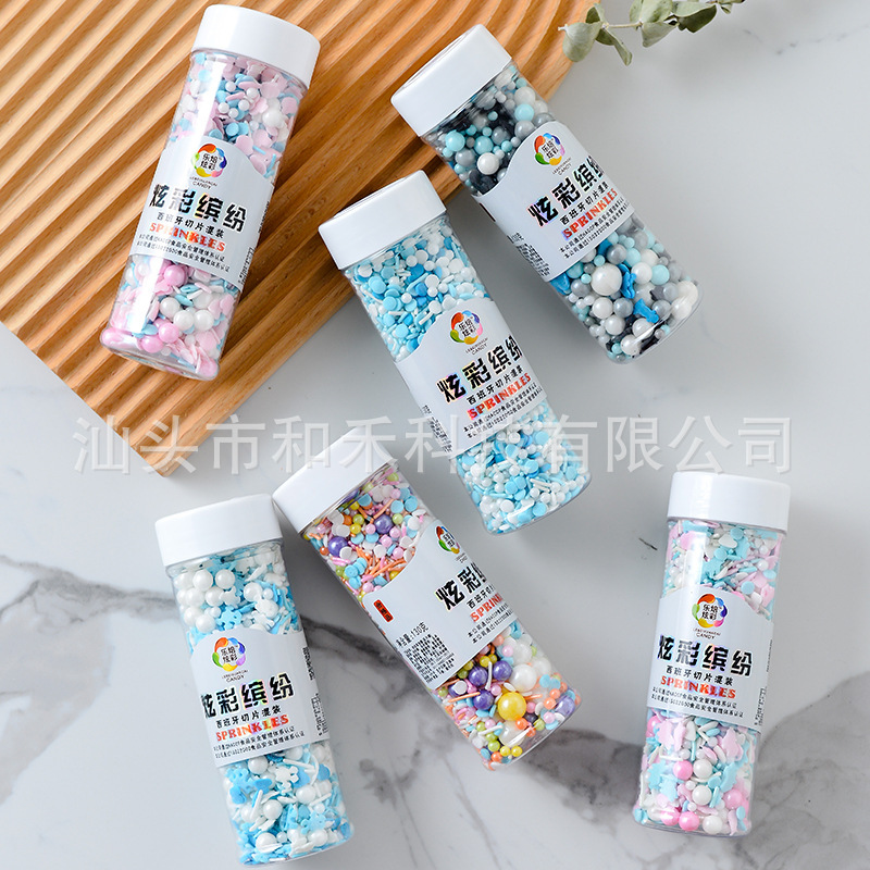 Một chai rượu, nướng, được trang trí, hạt đường trộn với các nguyên liệu thô được trang trí